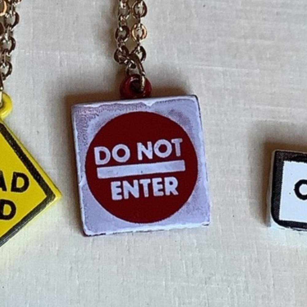 New vintage mini DO NOT ENTER road sign necklace